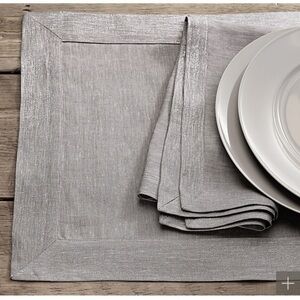 RH BELGIAN LINEN METALLIC
PLACEMATS (2 SETS OF 4) + TABLE RUNNER